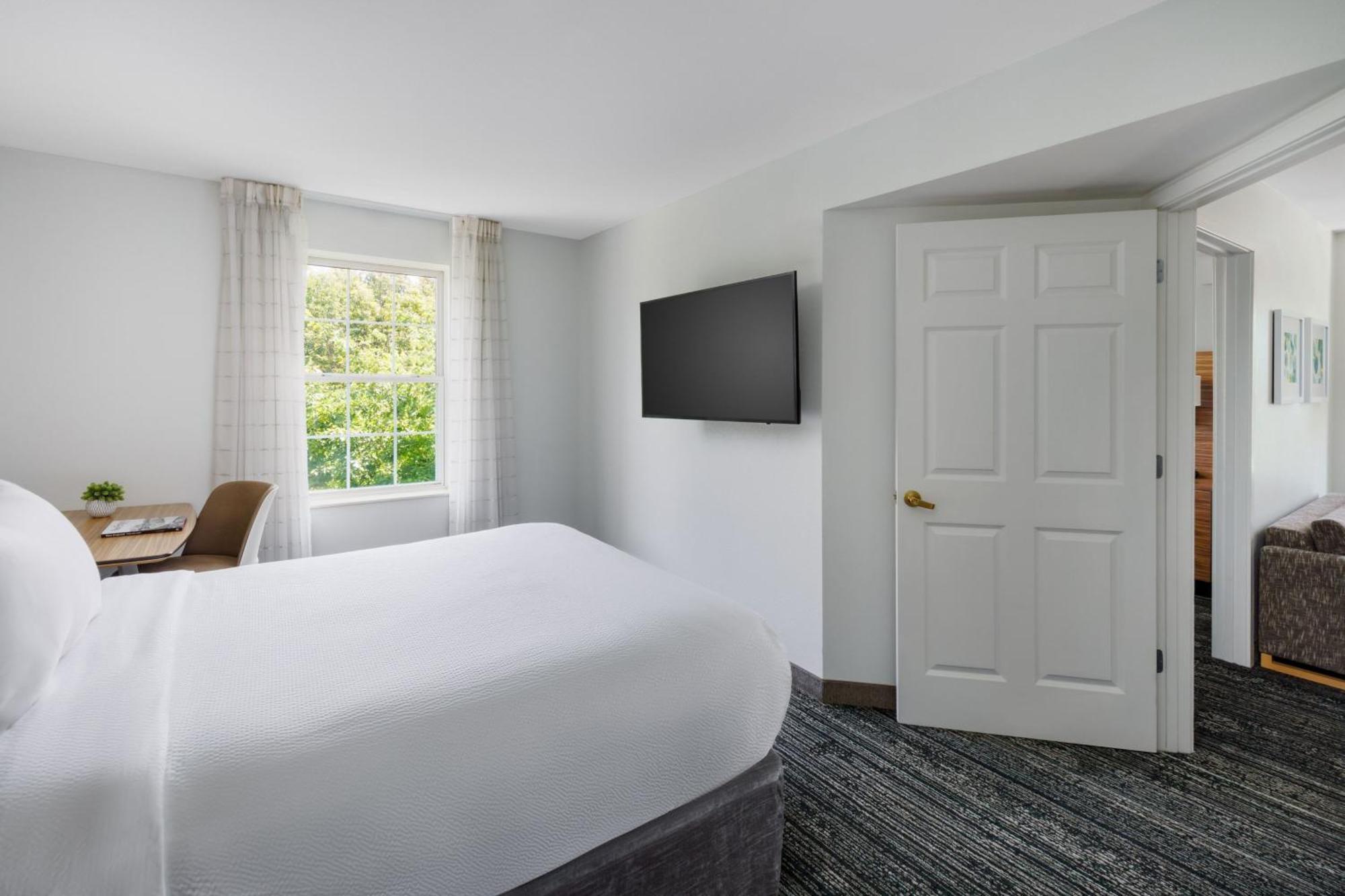 Towneplace Suites Manchester-Boston Regional Airport Экстерьер фото